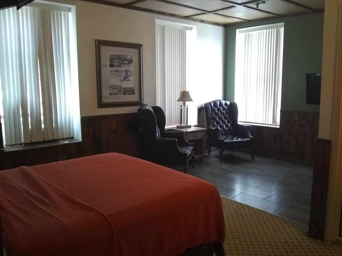 The Charles Inn Bangor Bagian luar foto