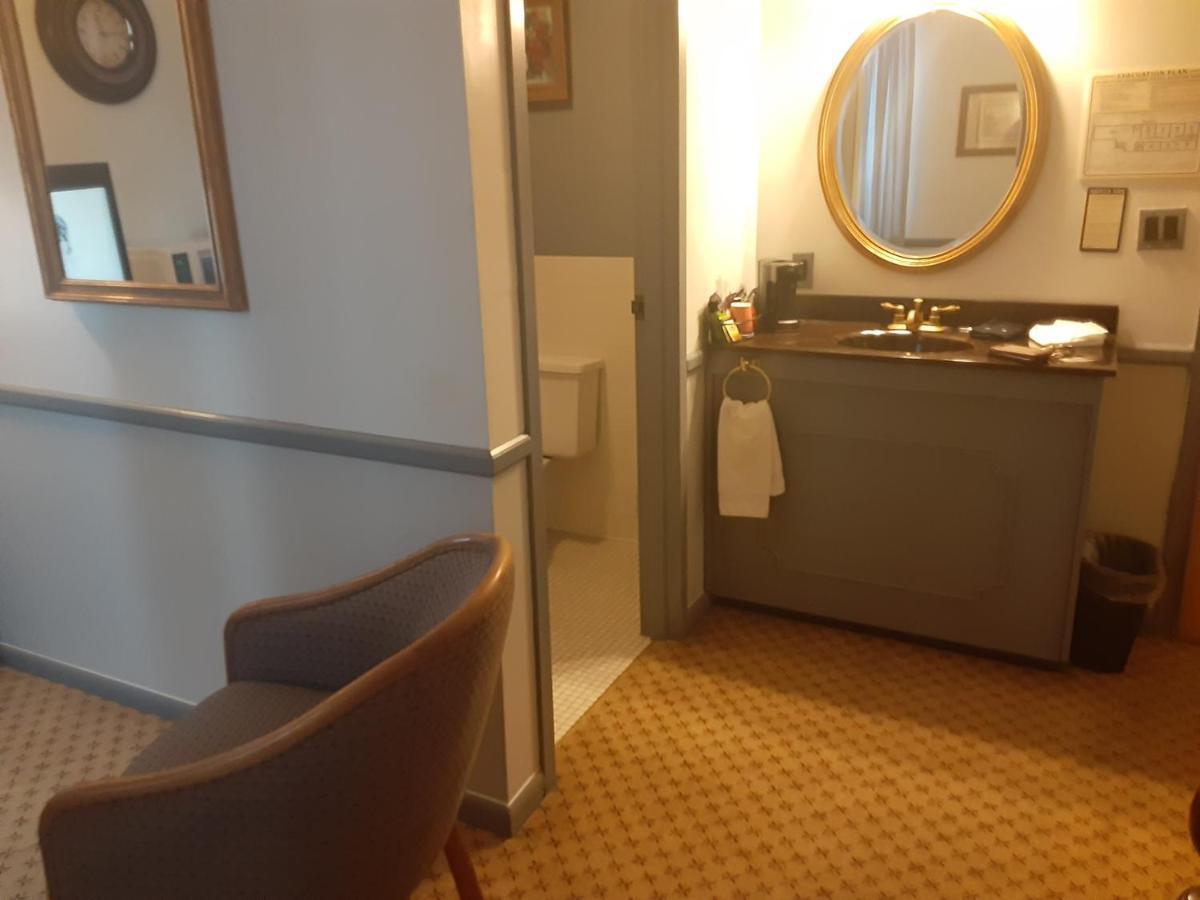 The Charles Inn Bangor Bagian luar foto