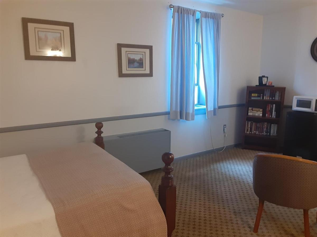 The Charles Inn Bangor Bagian luar foto